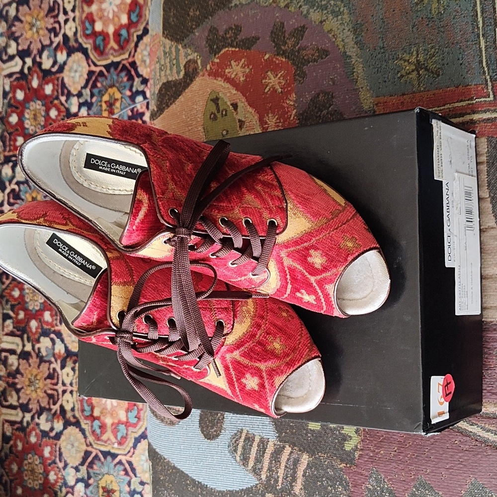 Dolce & Gabbana Beatles Plush Red Gold Heels Size 39.5